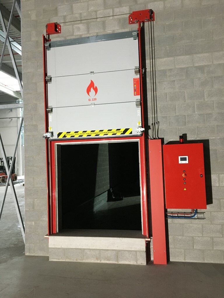 Grijze EI1 120 brandwerende sectionaalpoort voor Soudal Plant 5 in Turnhout